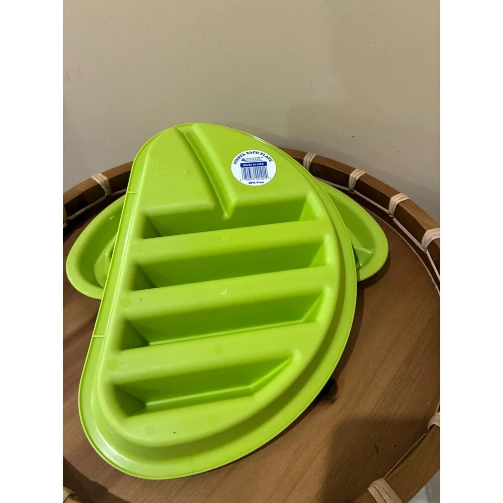 Arrow Home Plastic Fiesta Taco Plate, Holds 3 Tacos and 2 Sides - 3 RED 3 GREEN